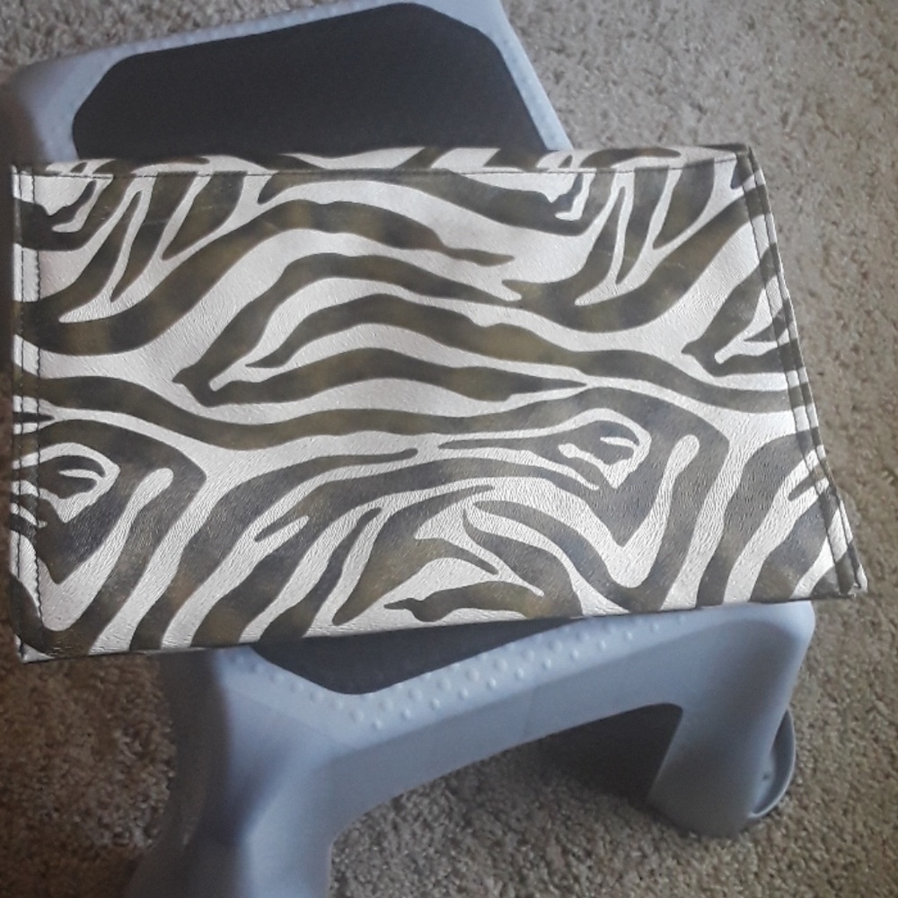 Purse - Picture 2 of 2